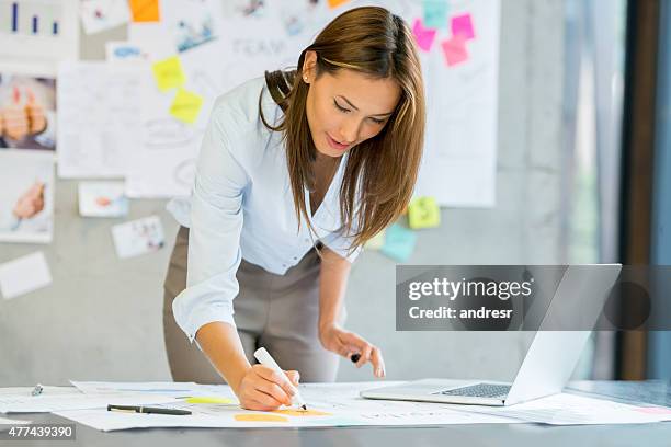 planificación de negocios de mujeres asiáticas - plan de negocio fotografías e imágenes de stock