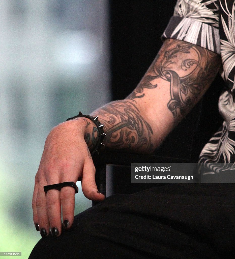 Adam Lambert, tattoo and jewelry detail, attends AOL Build Speaker... Foto  di attualità - Getty Images