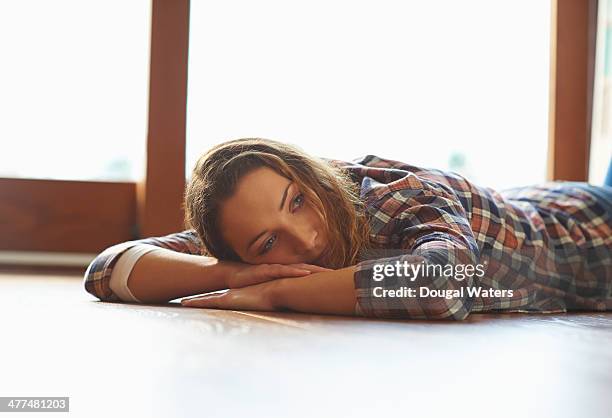 woman relaxing at home. - auf dem bauch liegen stock-fotos und bilder