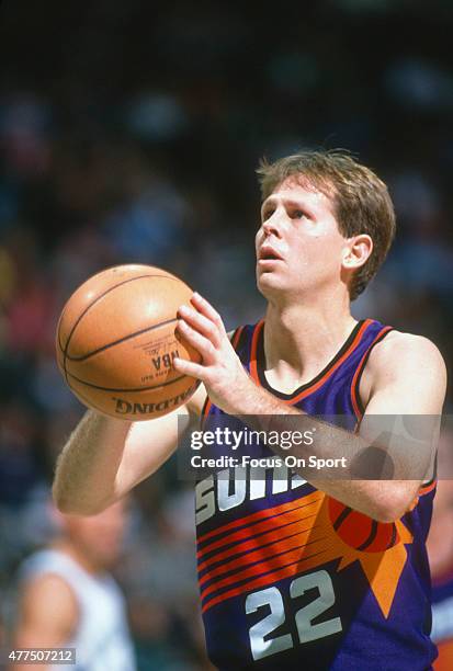 Danny Ainge of the Phoenix Suns sets to shoot a free throw against the Washington Bullets during an NBA basketball game circa 1993 at the Capital...