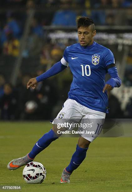 Neymar of Brazil drives the ball during the 2015 Copa America Chile Group C match between Brazil and Colombia at Monumental David Arellano Stadium on...