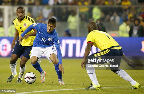 Neymar of Brazil fights for the ball with Edwin Valencia and Pablo Armero of Colombia during the 2015 Copa America Chile Group C match between Brazil...