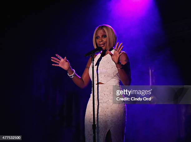 Singer Mary J. Blige performs at the Casa Reale Fine Jewelry Launch at The Box on June 17, 2015 in New York City.