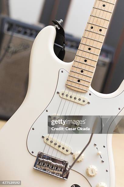 fender american standard stratocaster - versterker stockfoto's en -beelden