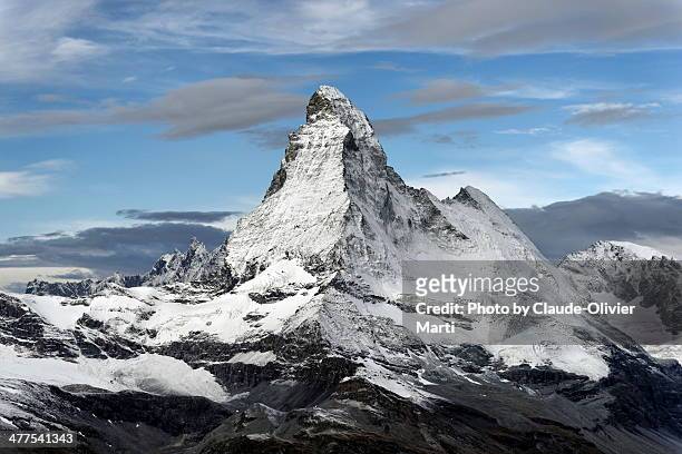 his majesty the matterhorn - schweizer alpen stock-fotos und bilder