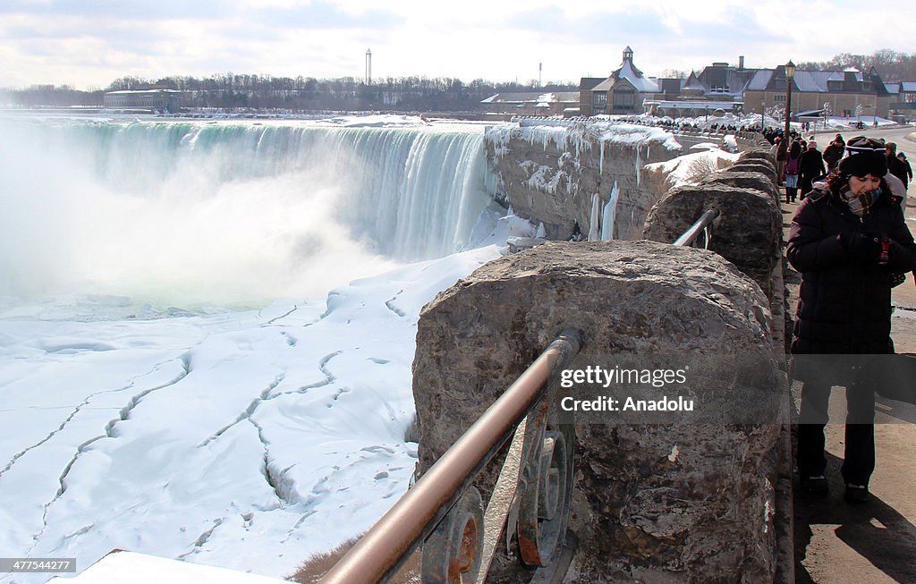 Niagara Falls freezes over