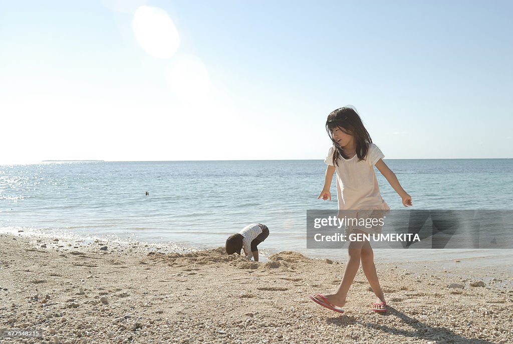 The girls who play on the beach
