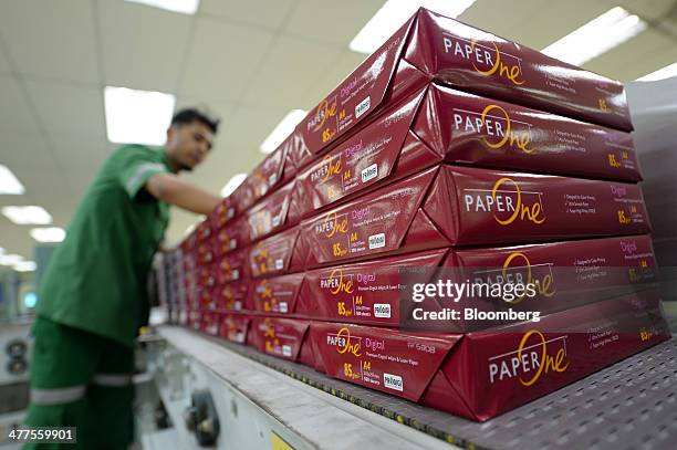 40 Reams Of Paper Stock Photos High Res Pictures And Images Getty 40-reams-of-paper-stock-photos-high-res-pictures-and-images-getty