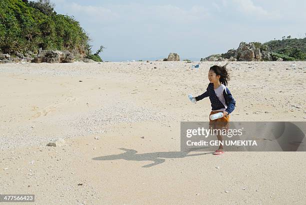 portrait of a girl - 女の子走る ストックフォトと画像