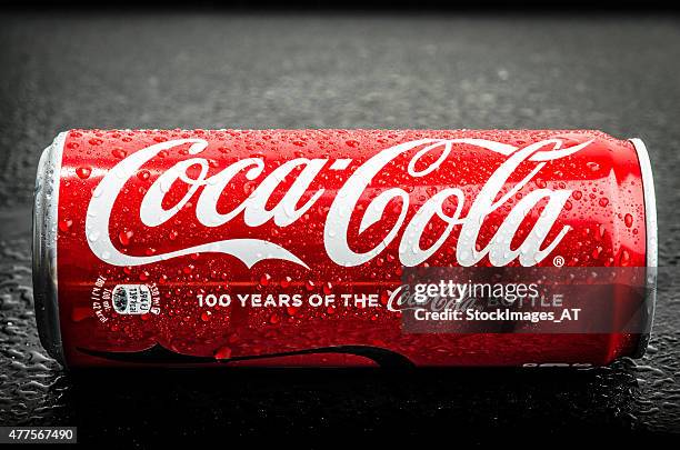 eis kalten coca-cola getränke - coca stock-fotos und bilder