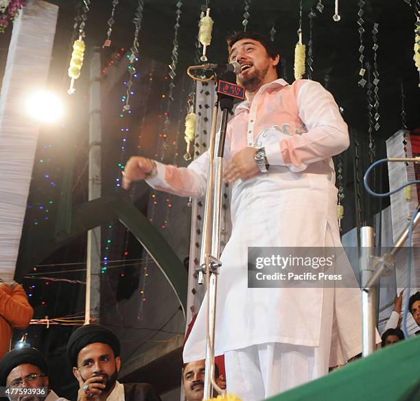 Pakistani Shayar e Ahlebait Farhan Ali Waris reciting Manqabat Khuwani during The International Jashan e Muntazir Program at Chholas Sadat Greater...