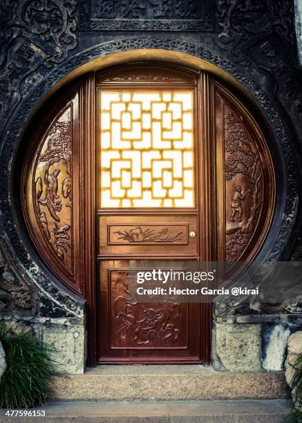 yuyuan gardens - yu yuan gardens stock pictures, royalty-free photos & images