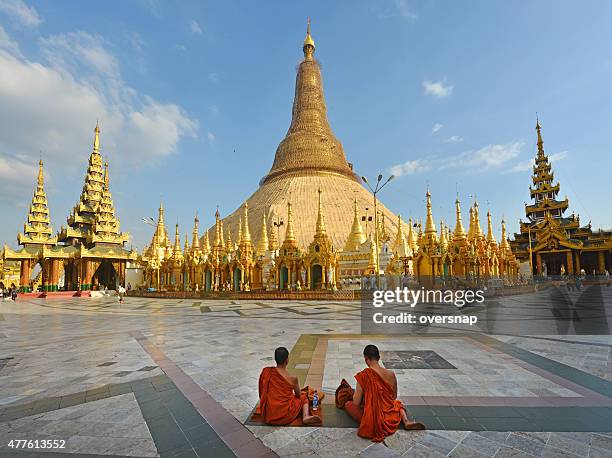 pagode de shwedagon - pagode de shwedagon imagens e fotografias de stock