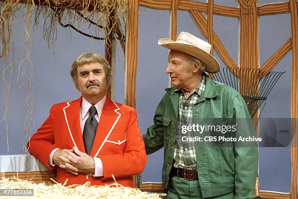 Bob Keeshan as Captain Kangaroo with Mr. Green Jeans . Image dated 1979.