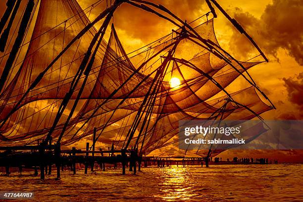 chinese fishing nets,cochin,kerala. - cochin stockfoto's en -beelden