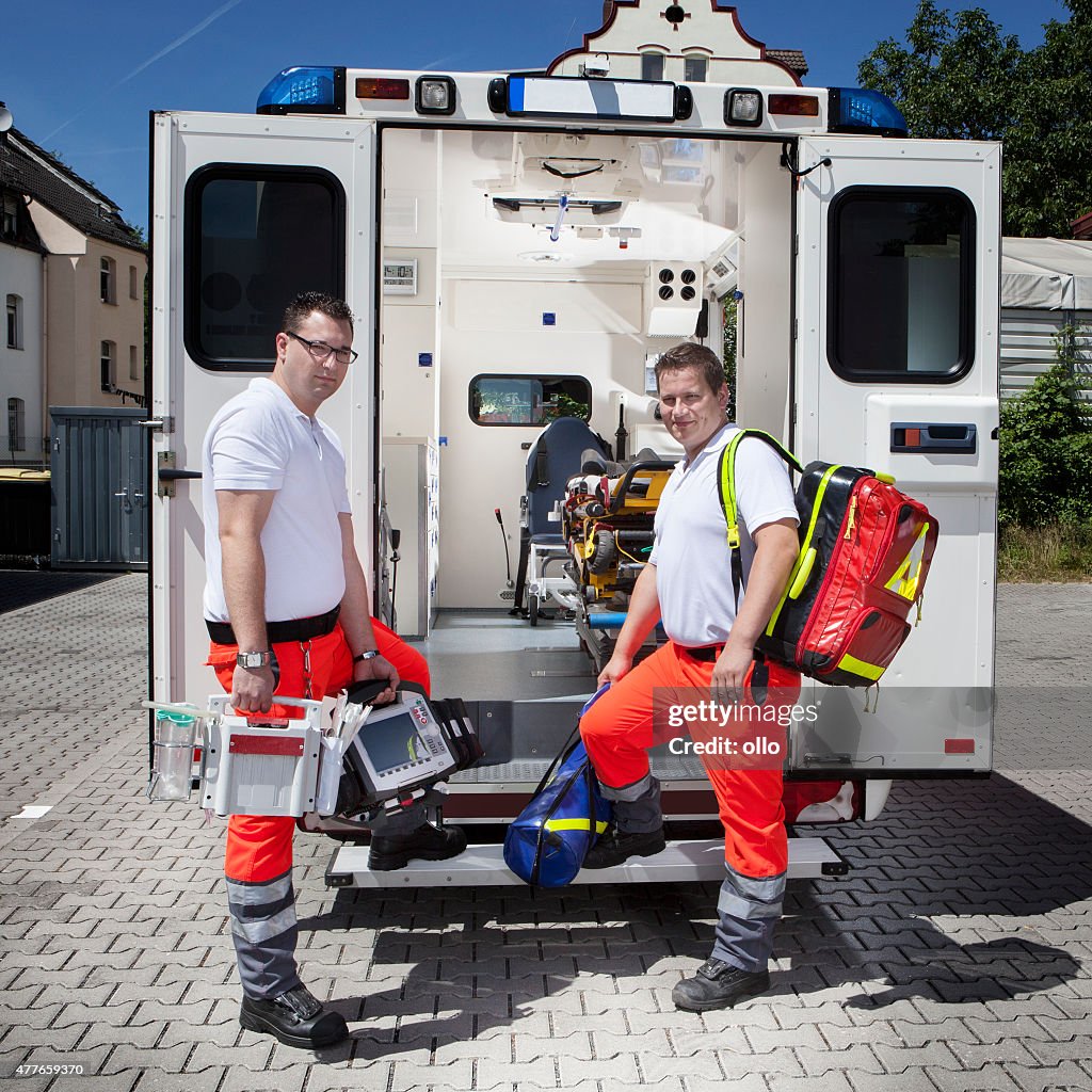 Sanitäter Krankenwagen medizinische Geräte Notfall