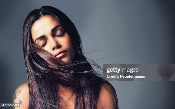 her beauty is all natural - brown hair stock pictures, royalty-free photos & images