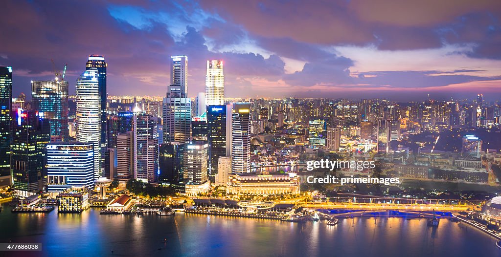 Vista panorámica de Singapur al atardecer