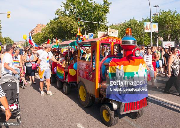 desfile del orgullo 2013 en barcelona, españa - gay pride parade 2013 fotografías e imágenes de stock