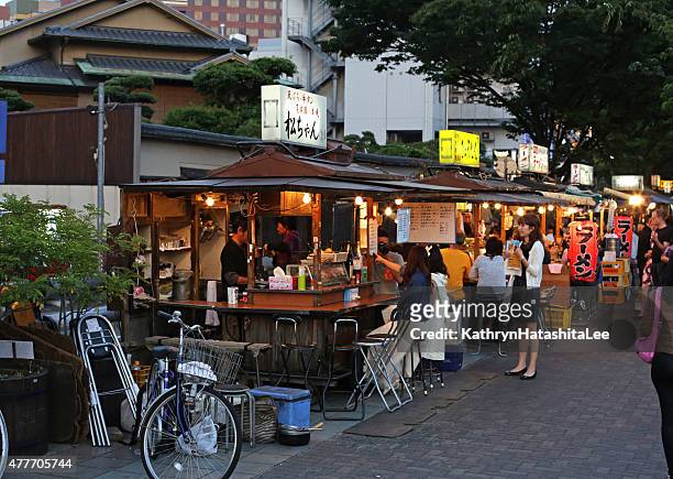 customers at yatai food stalls in fukuoka, kyushu, japan - prefectuur fukuoka stockfoto's en -beelden