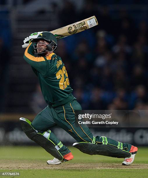 Sam Wood of Nottinghamshire bats during the NatWest T20 Blast match between Yorkshire and Nottinghamshire at Headingley on June 19, 2015 in Leeds,...