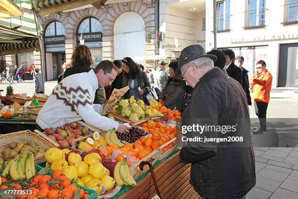 viktualienmarkt in munich - viktualienmarkt stock pictures, royalty-free photos & images