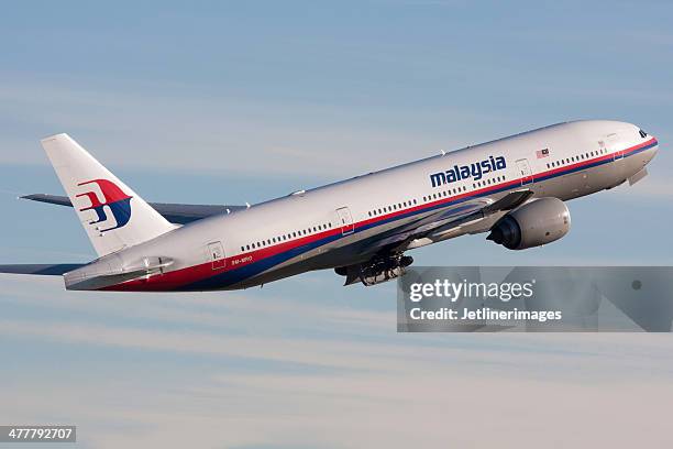 malaysia airlines boeing 777-200/er - boeing 777 images stock pictures, royalty-free photos & images