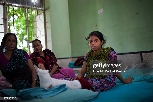 Savar Building 65 2013 Savar Building Collapse Stock Photos, High-Res Pictures, and ...