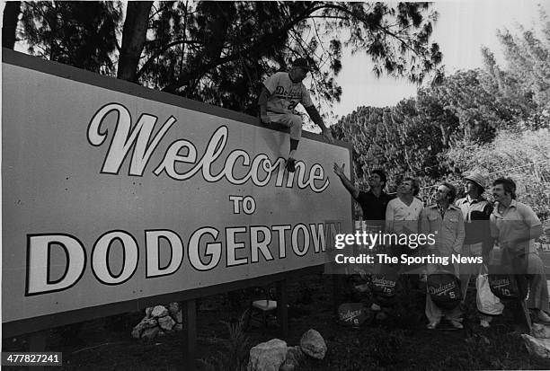 Walter Alston sits on the welcome to Dodgertown sign and welcomes Steve Garvey, Bill Russel, Ted Sizemore, Don Sutton and Ron Cey of the Los Angeles...