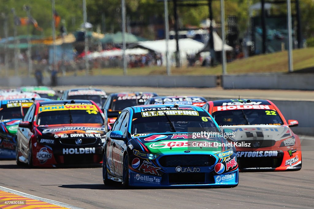 V8 Supercars - Triple Crown Darwin: Qualifying And Race 13 & 14