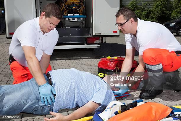 paramedics medical equipment emergency first aid trauma check - knockout stock pictures, royalty-free photos & images