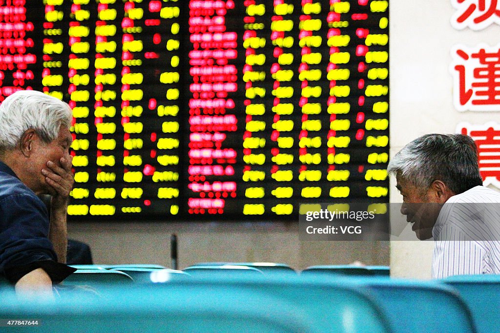 Chinese Stock Drops Sharply On Friday