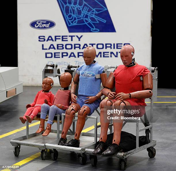 Crash Test Engineer Crash Test Facility Photos and Premium High Res Pictures - Getty Images