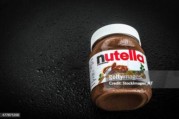 nutella hazelnut spread - nutella stockfoto's en -beelden