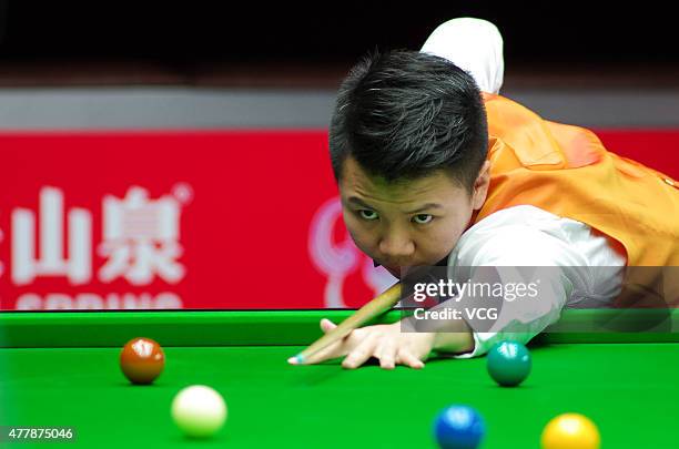 Zhou Yuelong of China B plays a shot in quarter-finals match with Yan Bingtao of China B against Neil Robertson and Vinnie Calabrese of Australia on...