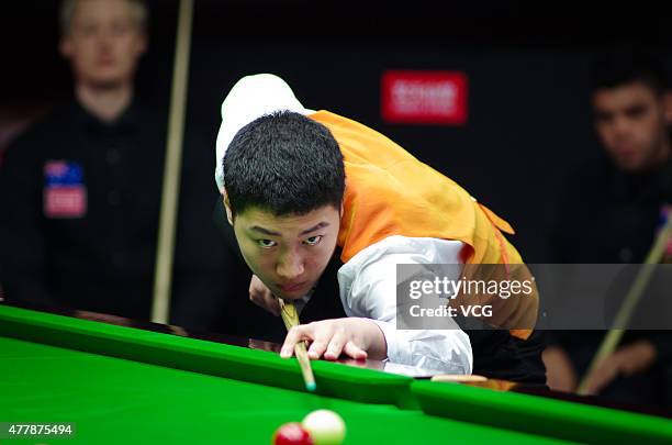 Yan Bingtao of China B plays a shot in quarter-finals match with Zhou Yuelong of China B against Neil Robertson and Vinnie Calabrese of Australia on...