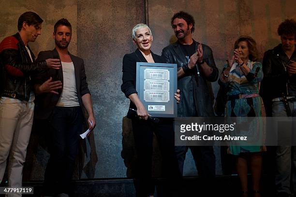 Spanish singer Ana Torroja receives the "Hoy No Me Puedo Levantar" Triple Platinum Ticket award at the Coliseum theater on March 11, 2014 in Madrid,...