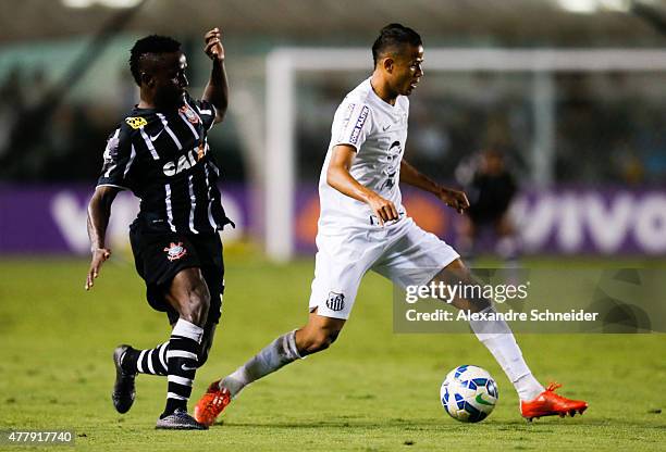 Mendoza of Corinthians and Geovanio of Santos in action during the match between Santos and Corinthians for the Brazilian Series A 2015 at Vila...