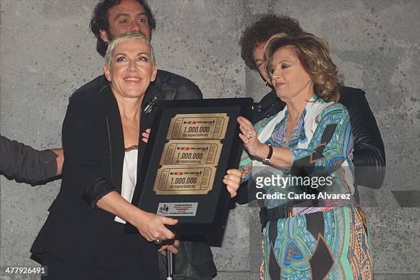 Spanish singer Ana Torroja receives from Maria Teresa Campos the "Hoy No Me Puedo Levantar" Triple Platinum Ticket award at the Coliseum theater on...