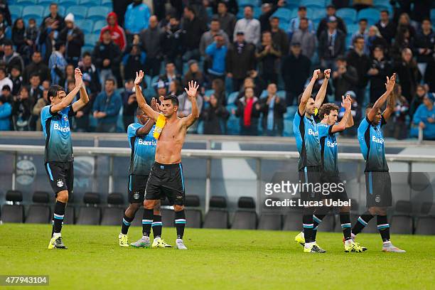 Players of Gremio celebrate their winning after the match Gremio v Palmeiras as part of Brasileirao Series A 2015, at Arena do Gremio on June 20,...