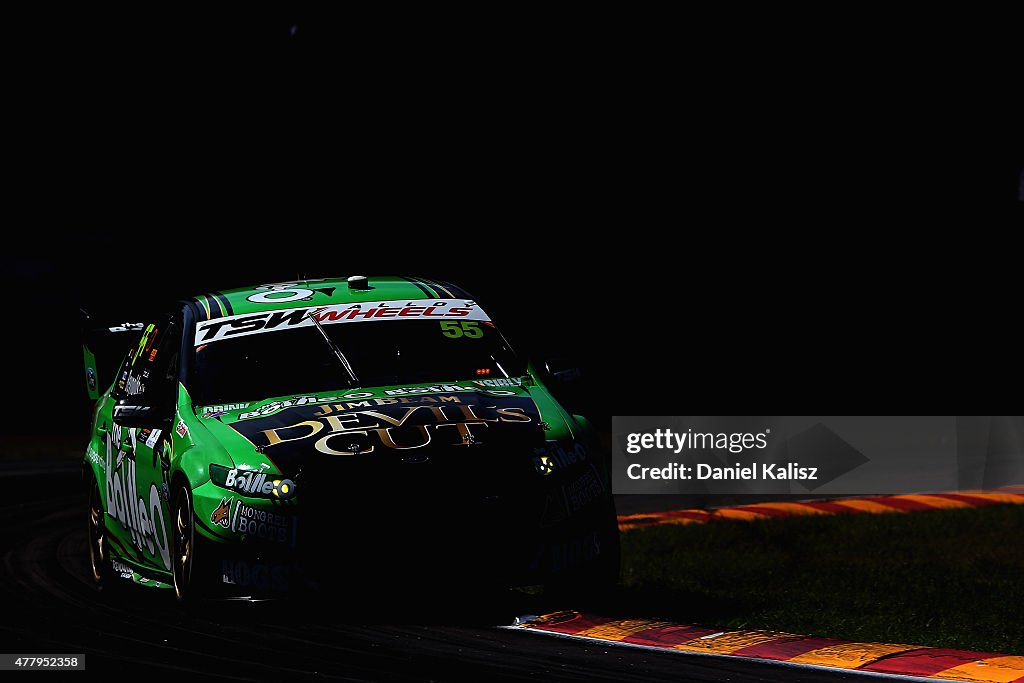 V8 Supercars - Triple Crown Darwin: Qualifying And Race 15