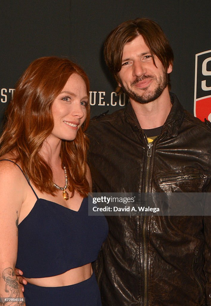 Plantation Haiku Øjeblik Athlete/ skateboarder Chris Cole with his wife attends the Los... News  Photo - Getty Images