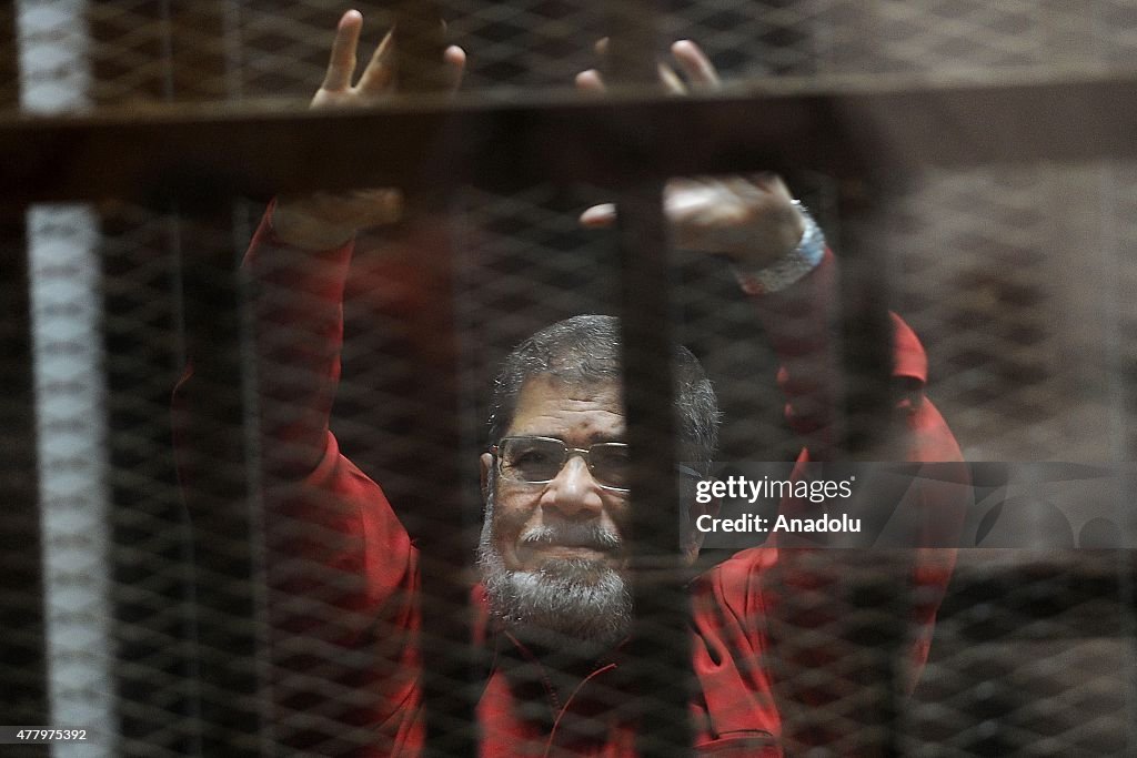 Mohamed Morsi at court on charges of espionage for Qatar