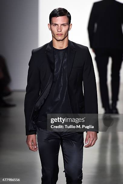 402 Calvin Klein Collection Mens Spring Runway Milan Menswear Fashion Week Photos and Premium High Res Pictures - Getty Images 402 Calvin Klein Collection Mens Spring Runway Milan Menswear Fashion Week Photos and Premium High Res Pictures - Getty Images