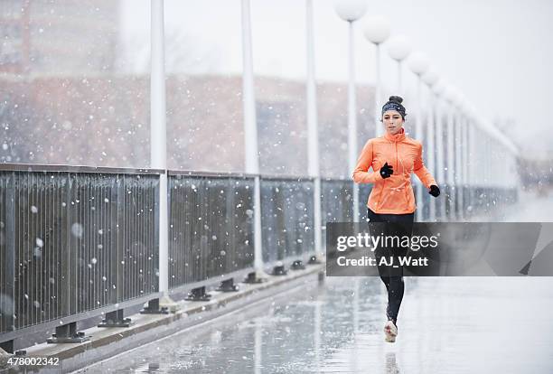 outrun bad weather - jogging winter stock pictures, royalty-free photos & images