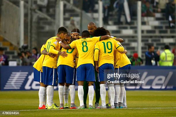 Players of Brazil have a pregame meeting prior the 2015 Copa America Chile Group C match between Brazil and Venezuela at Monumental David Arellano...