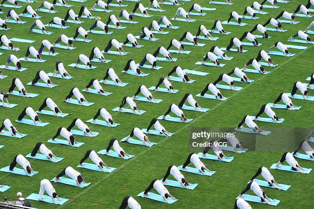 Chinese Mark The First International Day Of Yoga