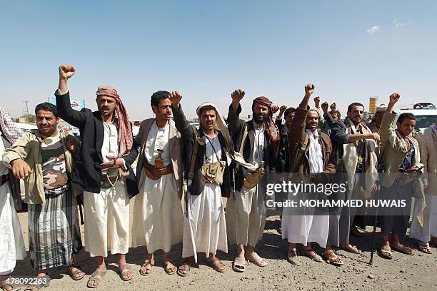 Tribesmen loyal to the Shiite Muslim Huthi movement hold their weapons as they gather in Haz, west of the Yemeni capital Sanaa, on March 12, 2014....