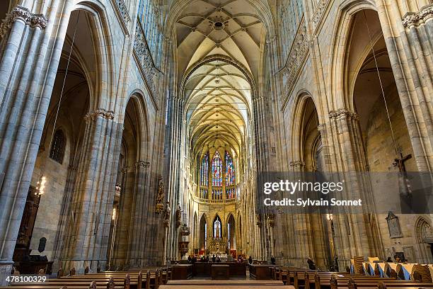 czech republic, prague, st. vitus cathedral interi - catedral fotografías e imágenes de stock