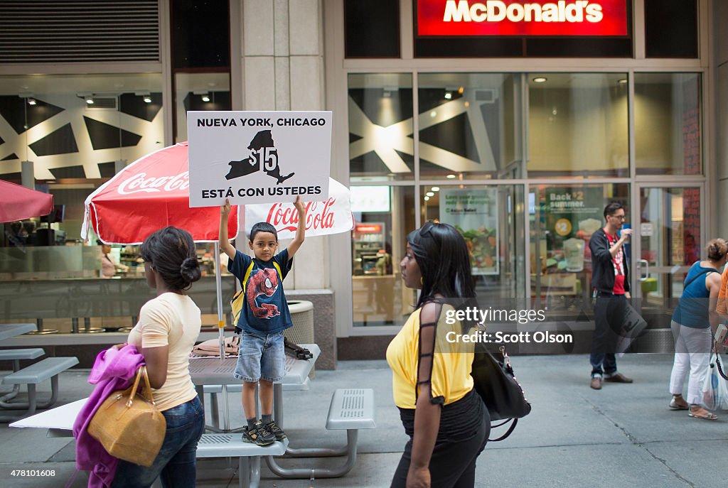 Chicago Fast Food Workers Rally For $15 Minimum Wage